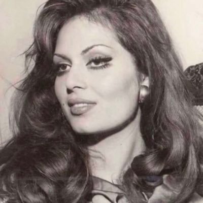 إما تدلعني أو تدّللني .. لا خيار أخر