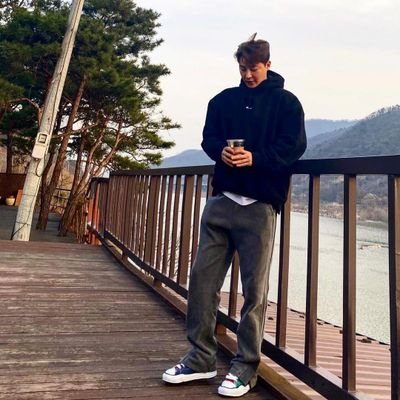SeungHun34's profile picture. 📍 패션 디자인
📍 슈트
📍 로브즈