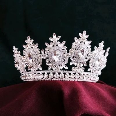 👑 𝓣𝓱𝓲𝓷𝓴 𝓵𝓲𝓴𝓮 𝓪 𝓠𝓾𝓮𝓮𝓷 👑