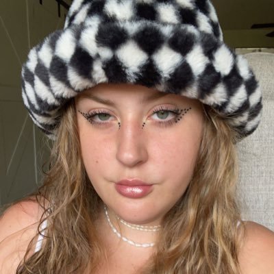 Manic_tyler's profile picture. ⠀ 2% girl, 98% anxiety :)