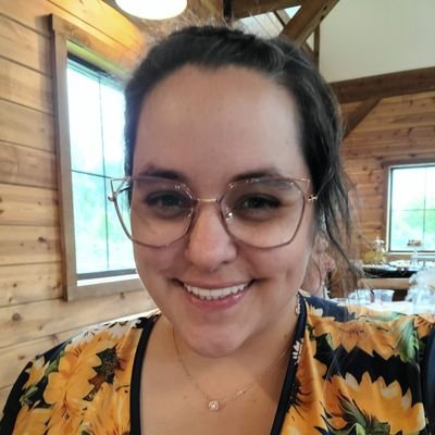 charlypartyy's profile picture. She/her. 1% pizza rolls, 99% hot air