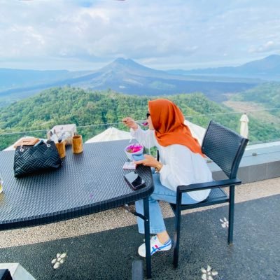 putriayuwidyaa's profile picture. isinya cuma sambat bersyukur sambat lagi