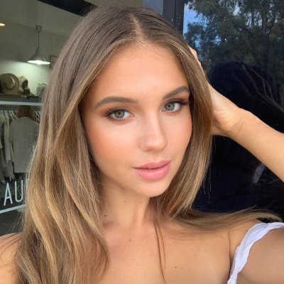 clarava38154396's profile picture.