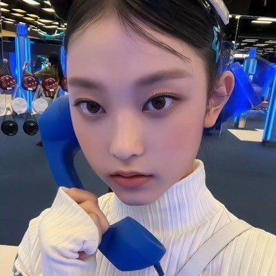 ㅤ(ˊ‸ ˋ )).. she her … minor ' 📓