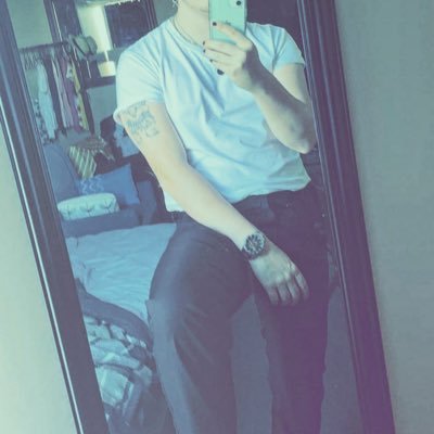 18+/ nsfw/ Pansexual dom, but also baby😘 Here to post my nudes when I think I’m hot. DM for custom requests or horny chats 😇