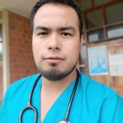 Médico Cirujano, Residente de Medicina Interna, Emprendedor Digital.