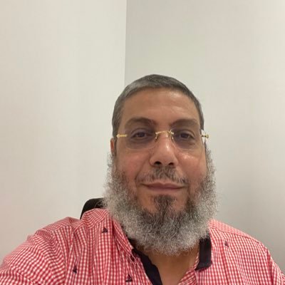 مصرى مقيم بجده اعمل مستشار قانونى ومحكم دولى