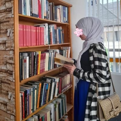 Writer and reader. Football and books. 📚🇧🇦                BA of comparative literature & information science 🎓🦋