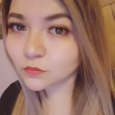 Amante de los libros, escritora ocasional, amante de la música y el amanecer. Me encanta el cine y todos sus géneros sin importar el idioma. Amo las orquídeas.