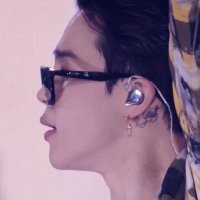 ? (@larra984462351) Twitter profile photo