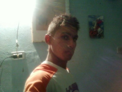 sou sincero, gosto de praticar esportes, amo uma pessoa q não conheço ainda', sou sport até a morte, geminiano, moro em olinda - sítio novo, e é isso. segue aí