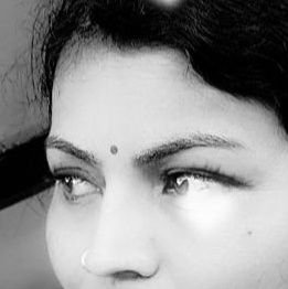 ज़ख़्म खाने की कोई उम्र नहीं,
उम्र के अपने ज़ख़्म होते हैं . . .