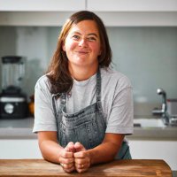 Claire Thomson(@5oclockapron) 's Twitter Profileg