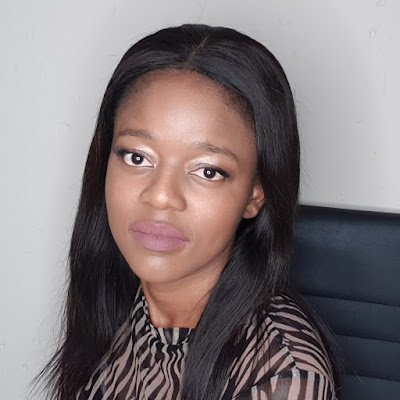I write and speak about personal development and business strategy. Bought my 1st property for R1,50 million at 25. ❤🥇 bookings @pumidukwe@gmail.com