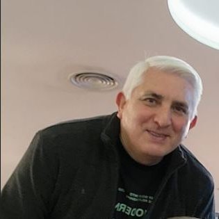 grhupo's profile picture. Voy por la vida de papá, rockero y pelotero. 
Consultor en TIC para financiar el modelo.