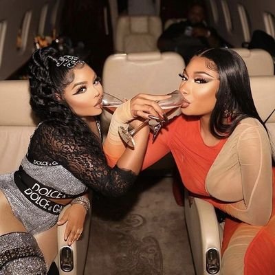 FEMALE RAP FAN PAGE
Missy Elliott follows🥺❤️
I post mostly Cardi and Kim stuff but I love all the girls!