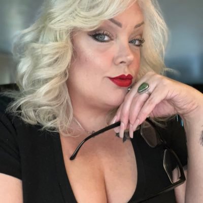 curvybarbietooo's profile picture. 