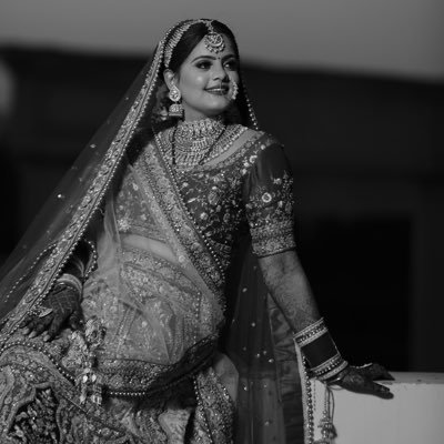 ridzy_verma's profile picture. कुछ जज़्बात छुपा रखे हैं, जिन्हें सहना अच्छा नही लगता..
मैं बातें लिख दिया करती हूँ, मुझे कहना अच्छा नही लगता..