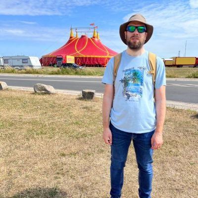 Streamer, playing games on twitch as SandwichDestroyer_ https://t.co/c8Vh9ujqFC