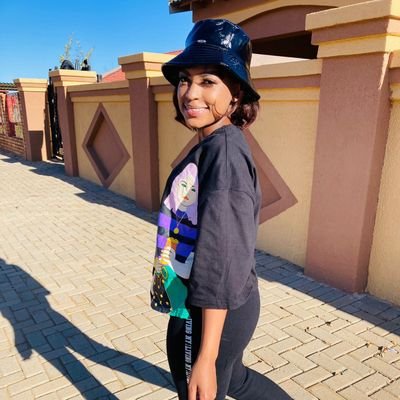 A lover of good things. Perfect smile. Isaiah 60:22❤ Sese golo ke bophelo 🙏