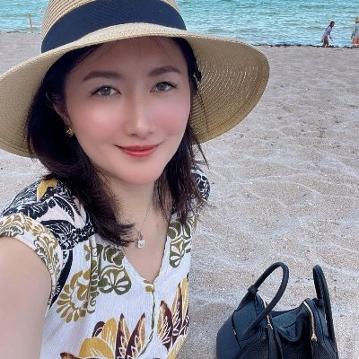 cyr_prudence's profile picture. Running a beauty salon