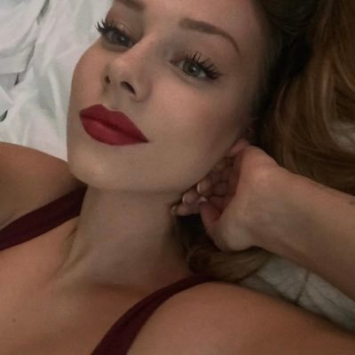 leshinepriv's profile picture. 