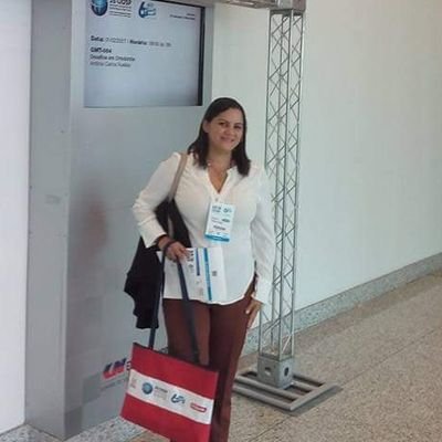 MÃE, DENTISTA, SOLIDÁRIA E LUTADORA PELOS DIREITOS DAS MINORIAS.
