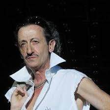 Sobrevive, ignorante de la vida. Metrosexual y pensador.