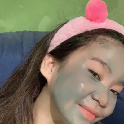 yogachairumas's profile picture. hmm