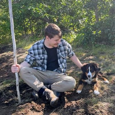 Lonlonmilker's profile picture. Essayist and occasional goose. 

Working full time with big-bread to keep the ducks from going hungry.