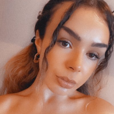 EmilyMoxox's profile picture. 