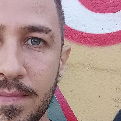 marcelmesmo's profile picture. gente feia com olhos verdes