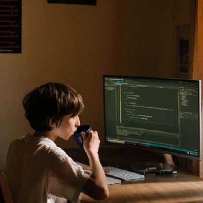 m7mod__m7md's profile picture. سبحان من يرانا نميل ، فيبتلينا لنستقيم.