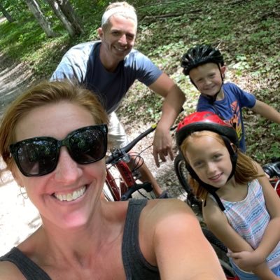 ElizabethTrenn1's profile picture. 