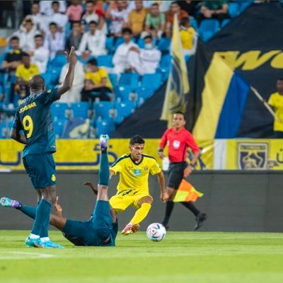 بريده غنت له يافخري قالت له💛💛☹️