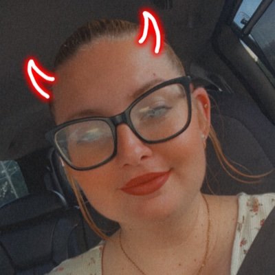 CosplayandBooks's profile picture. Makeup hoarder and food lover