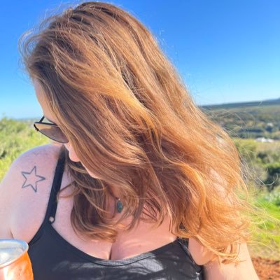 30 anos, leonina. Mãe em período integral. Software Engineer, apaixonada por tecnologia.