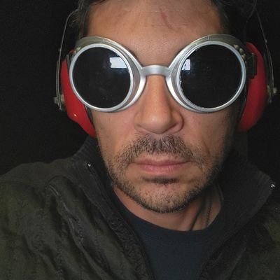 therubestar's profile picture. Village Idiot