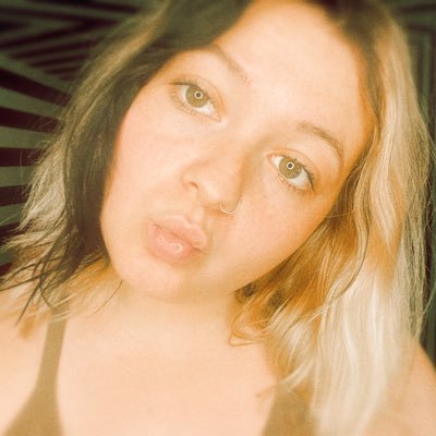 qlexandrea's profile picture. its exhausting being a mess || she/her