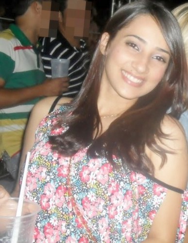 As pessoas terminam o tempo todo, principalmente para as razões erradas. Elas permitem que coisas pequenas destruam o amor. Apenas Lute, vai valer a pena ;]