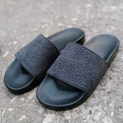 Footwear designer| cobbler| Always Smile bcause its a sign to show pple u' re happy and make them wonder|