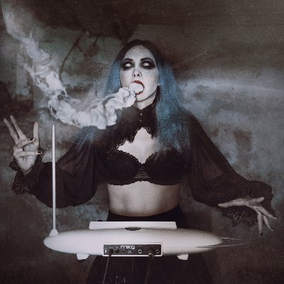 Darkwave artist based in Sthlm. Eerie theremin sounds, dark post apocalyptic synths and haunting vox.

Follow me on Instagram instead: https://t.co/Yj3ujwCmpY