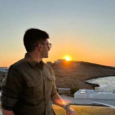 Registad's profile picture. computer engineer • football • finance • tech