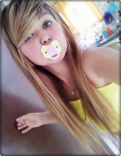 Sou Modelo fotográfica, Sagitariana , Engraçada, Chata, Simpática, Falsa, Convencida, Boba, Ciumenta, Teimosa, Amável, Curiosa & Feliz , Follow-me? *--*
