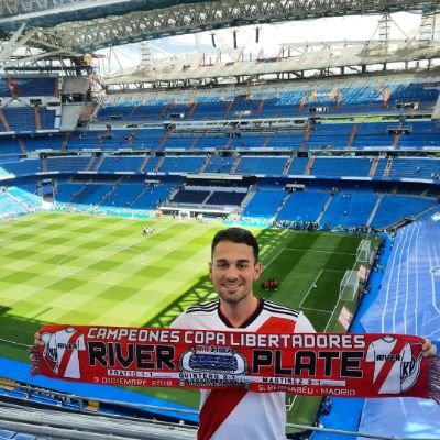 Socio del Club Atlético River Plate. 🐔
Contador Público - UBA. 👨🎓