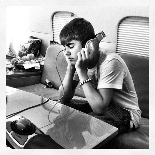 WE ARE BELIEBERS AND WE SUPPORT @justinbieber . my personal acc- @WidyaRatriTD :)