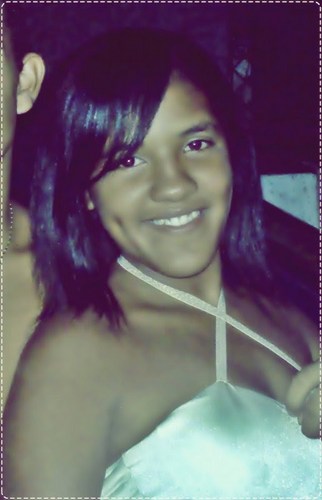 α Menina do sorriso mαis doce & do olhαr mαs sincero qe pode transmitir toda a alegria pra todos . *--*