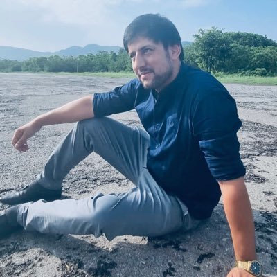 افسوس جوانی هم تمام شد برفت ,,آن رنگ بهاری هم خزان شد برفت,,این عمر چنان زود برفت زود برفت ،،یک لحظه سکوت زندگانی هم برفت ،، (جاهدرونق شعله)