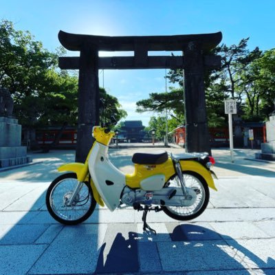 小さくて可愛いくてレトロなバイクが好きです。JA44の黄色乗ってます。