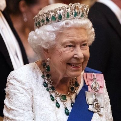 Su serenísima Isabel II reina de reinas| viva la monarquia| aquí no hablamos de Diana